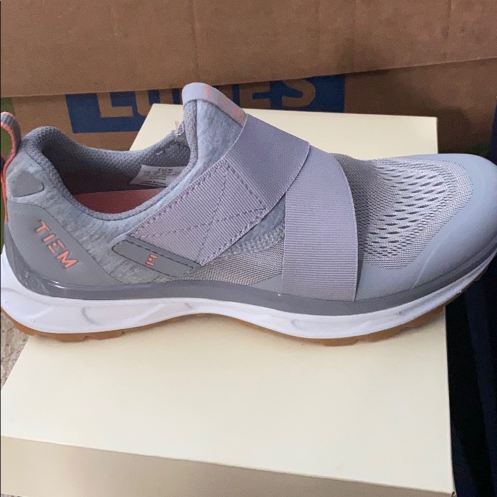 TIEM SPIN SHOE